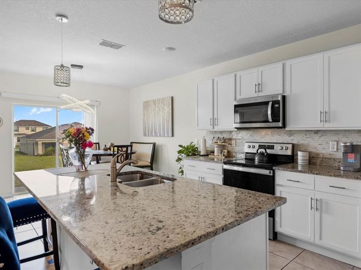 Image No.5-5 Bed Property for sale