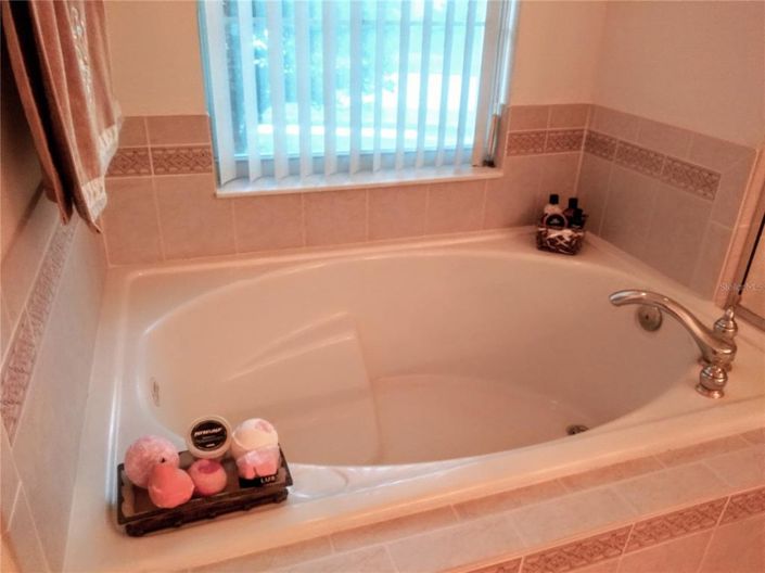 Image No.27-4 Bed Property for sale