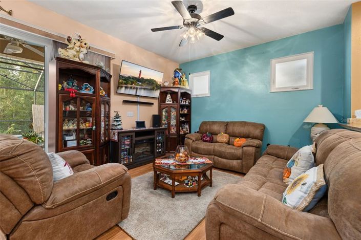 Image No.10-3 Bed Property for sale