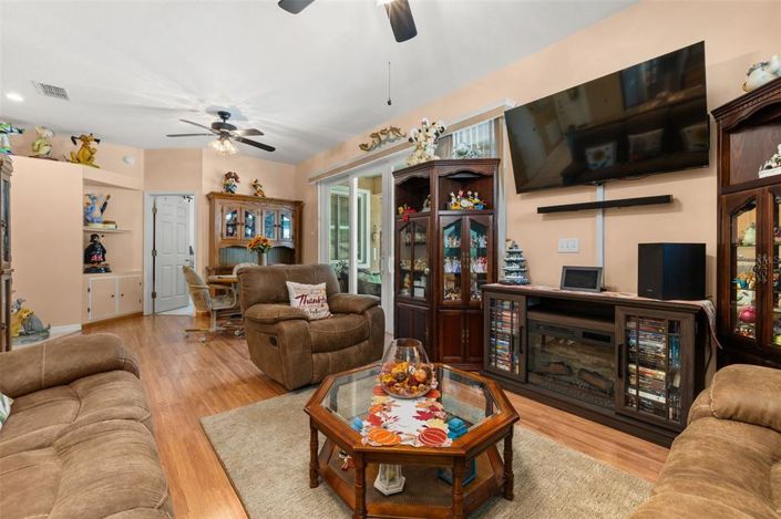 Image No.12-3 Bed Property for sale