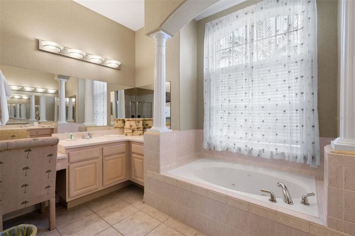 Image No.18-5 Bed Property for sale