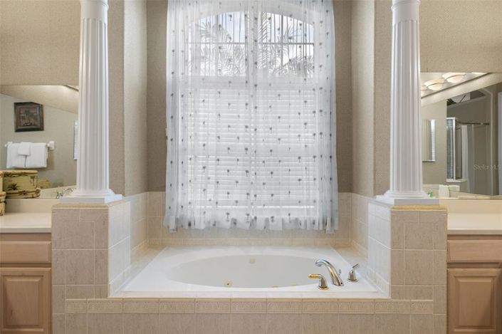 Image No.20-5 Bed Property for sale