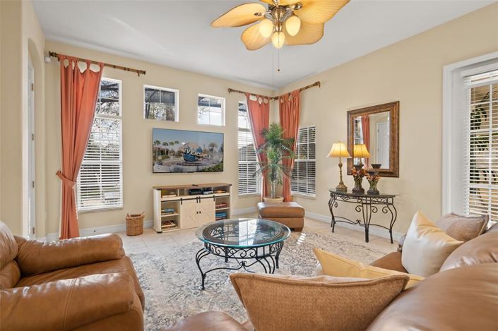 Image No.8-5 Bed Property for sale