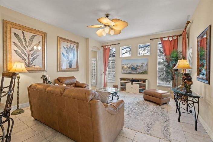 Image No.9-5 Bed Property for sale