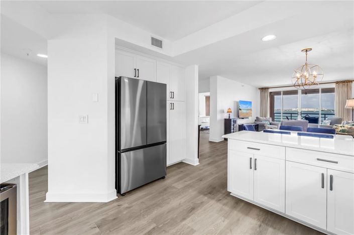 Image No.10-2 Bed Property for sale