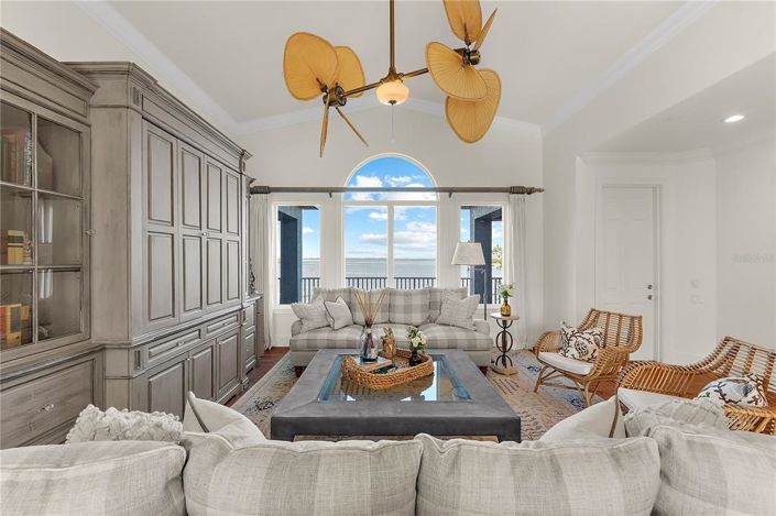 Image No.10-4 Bed Property for sale