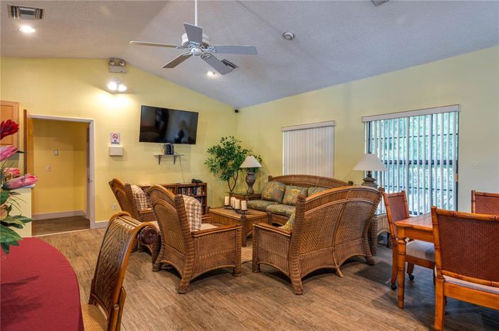 Image No.30-3 Bed Townhouse for sale