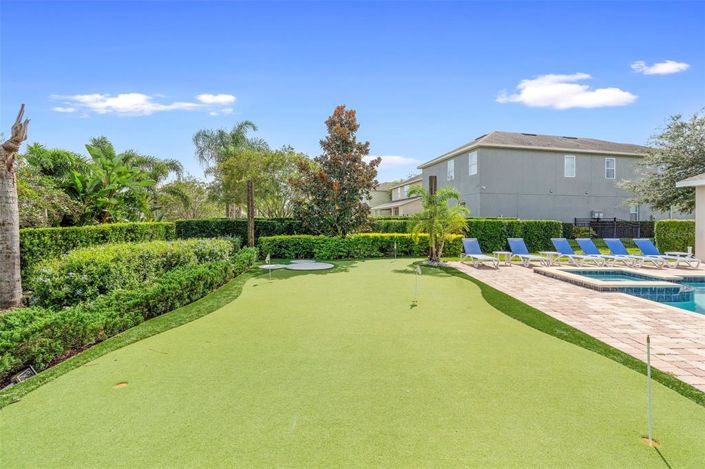 Image No.10-8 Bed Property for sale