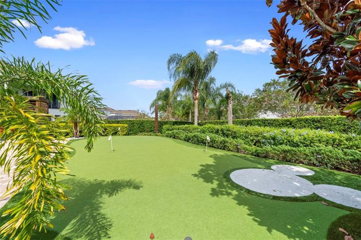 Image No.12-8 Bed Property for sale