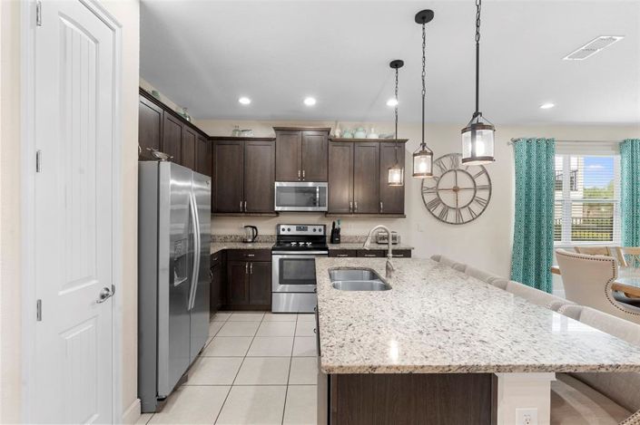 Image No.22-8 Bed Property for sale