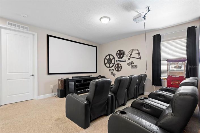 Image No.28-8 Bed Property for sale