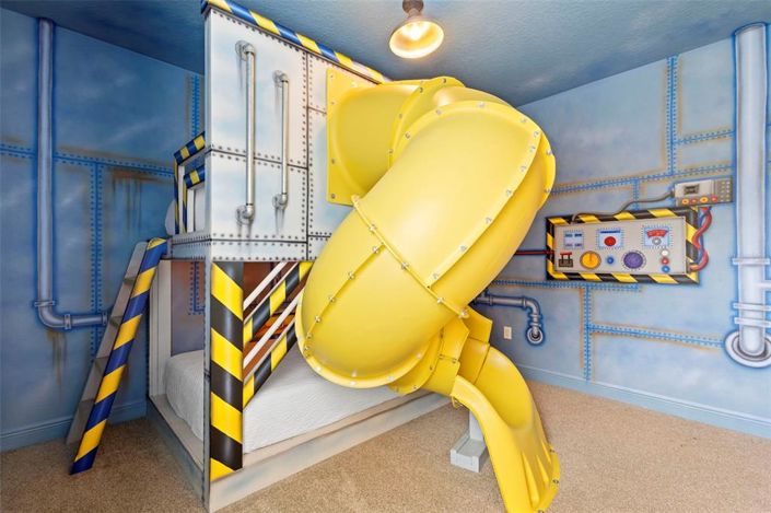 Image No.44-8 Bed Property for sale