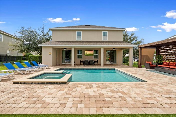 Image No.6-8 Bed Property for sale