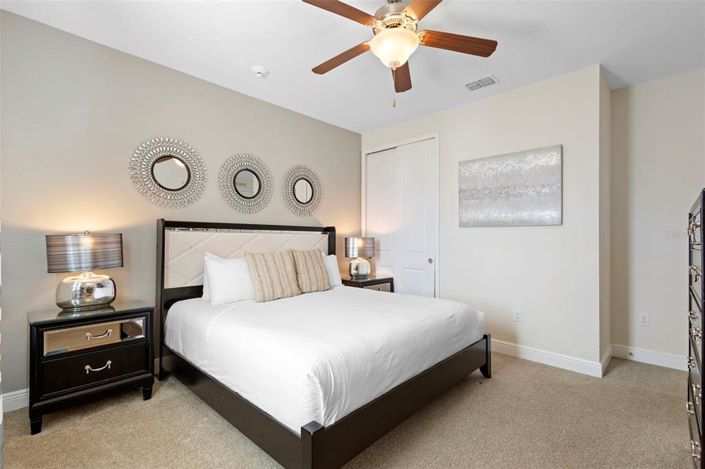 Image No.60-8 Bed Property for sale