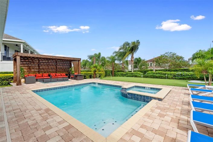 Image No.9-8 Bed Property for sale