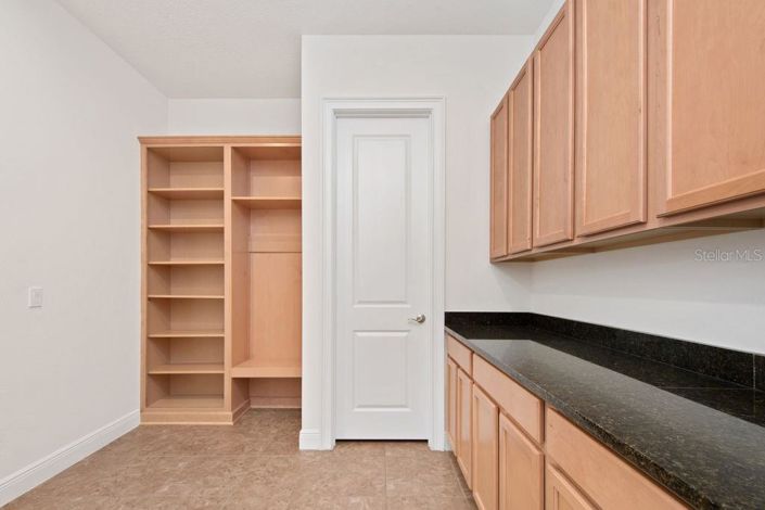 Image No.11-6 Bed Property for sale