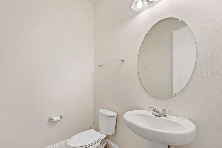 Image No.12-6 Bed Property for sale