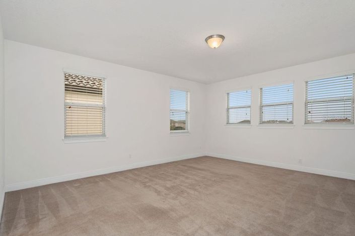 Image No.26-6 Bed Property for sale