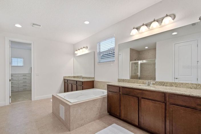 Image No.28-6 Bed Property for sale