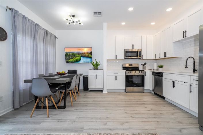 Image No.15-4 Bed Townhouse for sale