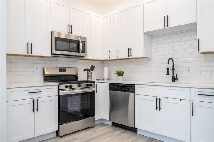 Image No.17-4 Bed Townhouse for sale