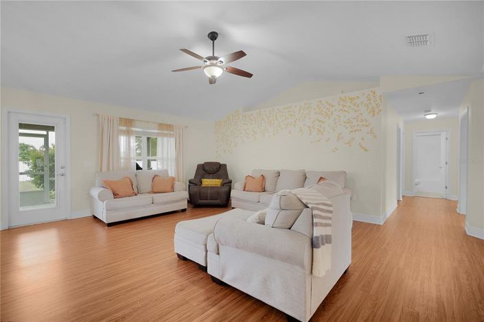 Image No.13-4 Bed Property for sale