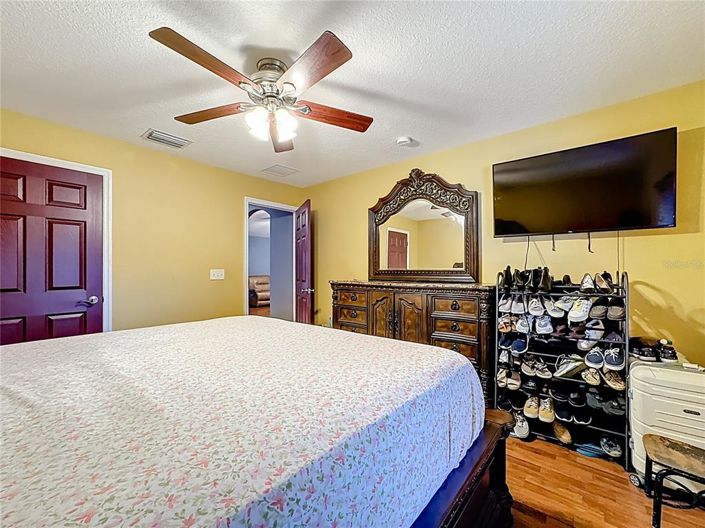 Image No.37-3 Bed Property for sale