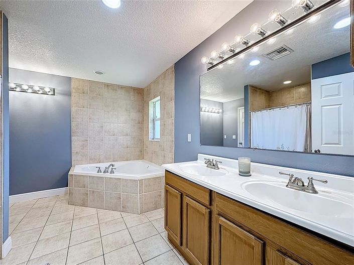 Image No.39-3 Bed Property for sale