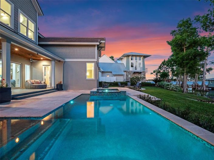 Image No.17-5 Bed Property for sale