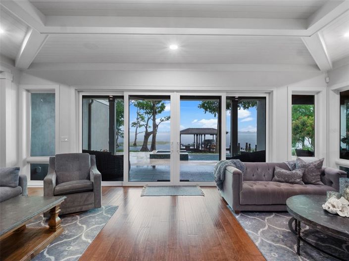 Image No.25-5 Bed Property for sale