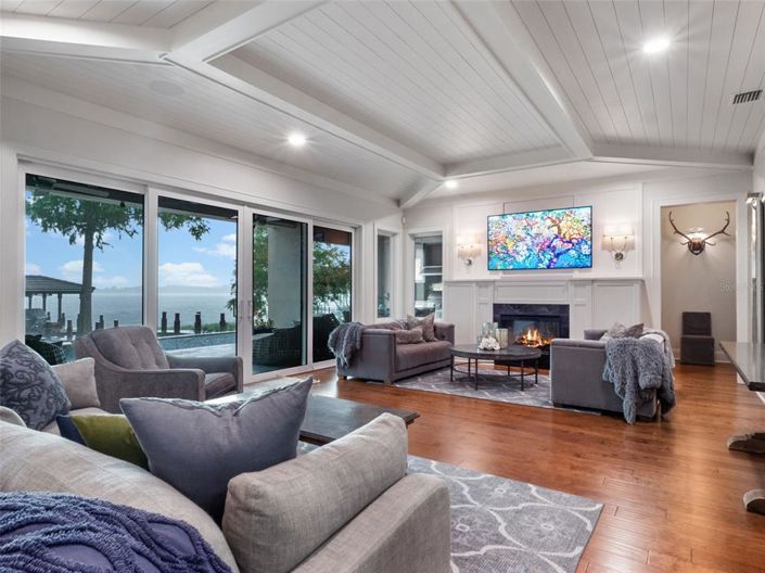 Image No.26-5 Bed Property for sale