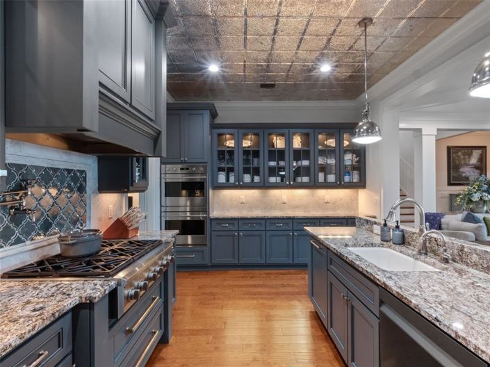 Image No.38-5 Bed Property for sale