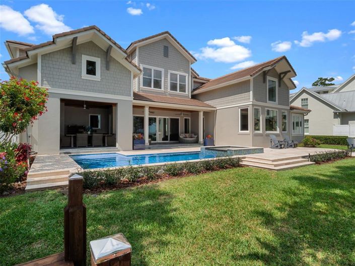 Image No.8-5 Bed Property for sale