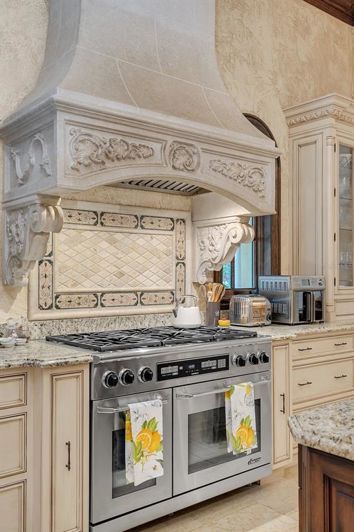 Image No.13-7 Bed Property for sale