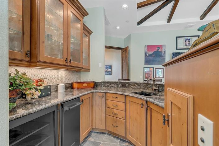 Image No.20-7 Bed Property for sale