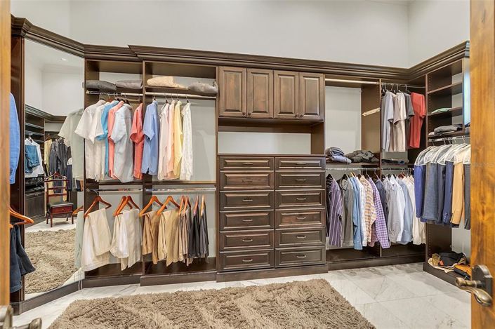 Image No.23-7 Bed Property for sale