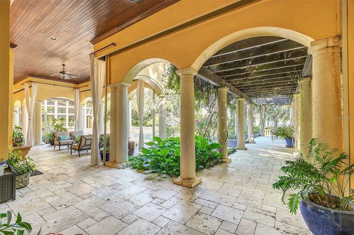 Image No.52-7 Bed Property for sale