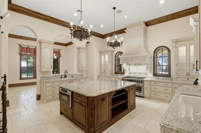 Image No.60-7 Bed Property for sale