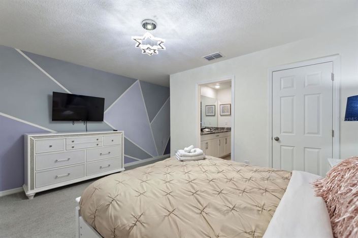 Image No.12-7 Bed Property for sale