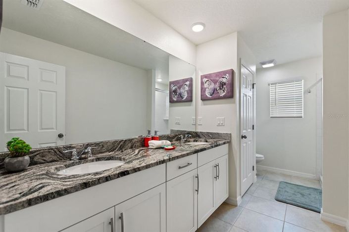 Image No.25-7 Bed Property for sale