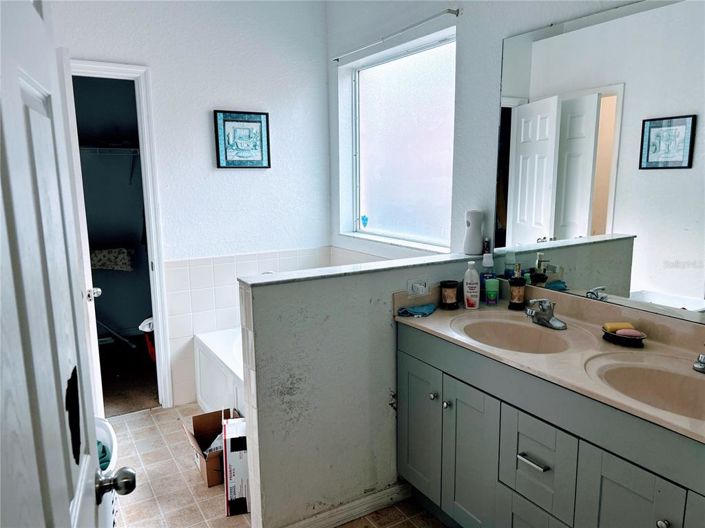 Image No.9-3 Bed Property for sale