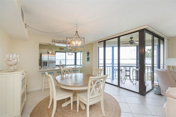 Image No.10-2 Bed Property for sale