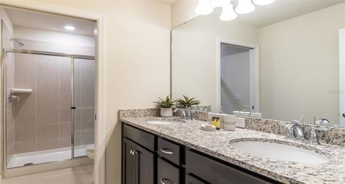 Image No.24-7 Bed Property for sale