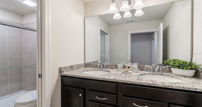 Image No.25-7 Bed Property for sale