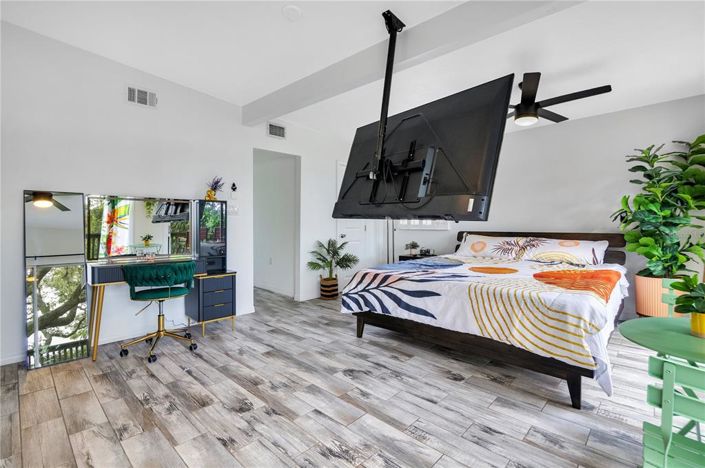 Image No.13-5 Bed Property for sale