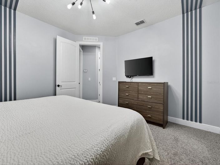 Image No.17-10 Bed Property for sale