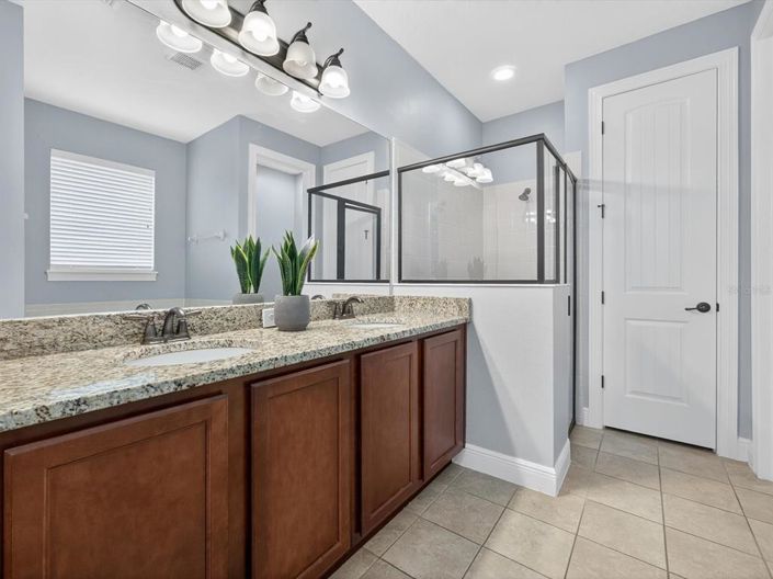 Image No.18-10 Bed Property for sale