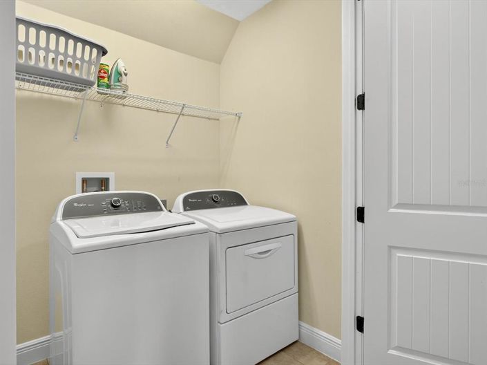 Image No.54-10 Bed Property for sale