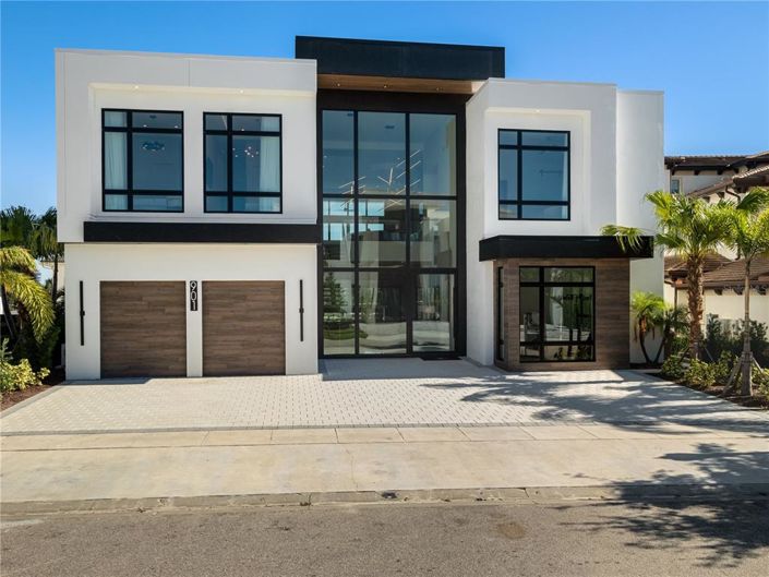 Image No.1-11 Bed Property for sale