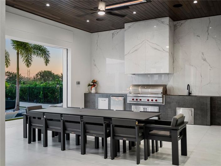 Image No.15-11 Bed Property for sale